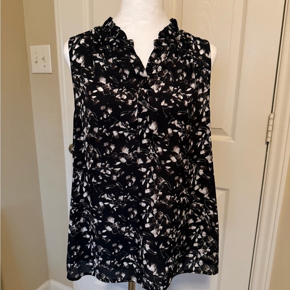 Simply Vera Vera Wang Black and White Floral Blouse - Picture 1 of 5